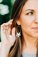 Load image into Gallery viewer, Snowdrop Eden Earrings